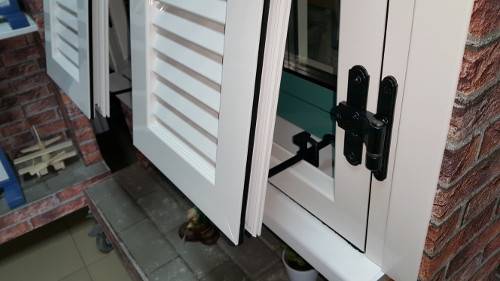 Sistem mentinere pozitia deschis